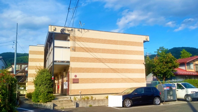 下諏訪駅より徒歩7分 築18年2ヶ月 2階建の賃貸物件