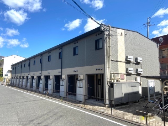 尾道駅よりバス17分 築18年8ヶ月 2階建の賃貸物件