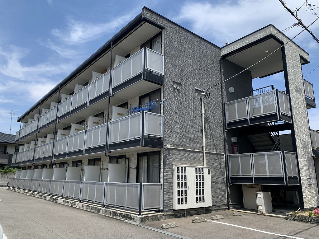 新居浜駅よりバス9分 築18年5ヶ月 3階建の賃貸物件