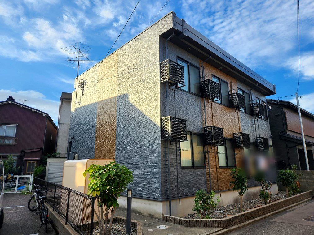 金沢駅よりバス22分 築18年5ヶ月 2階建の賃貸物件