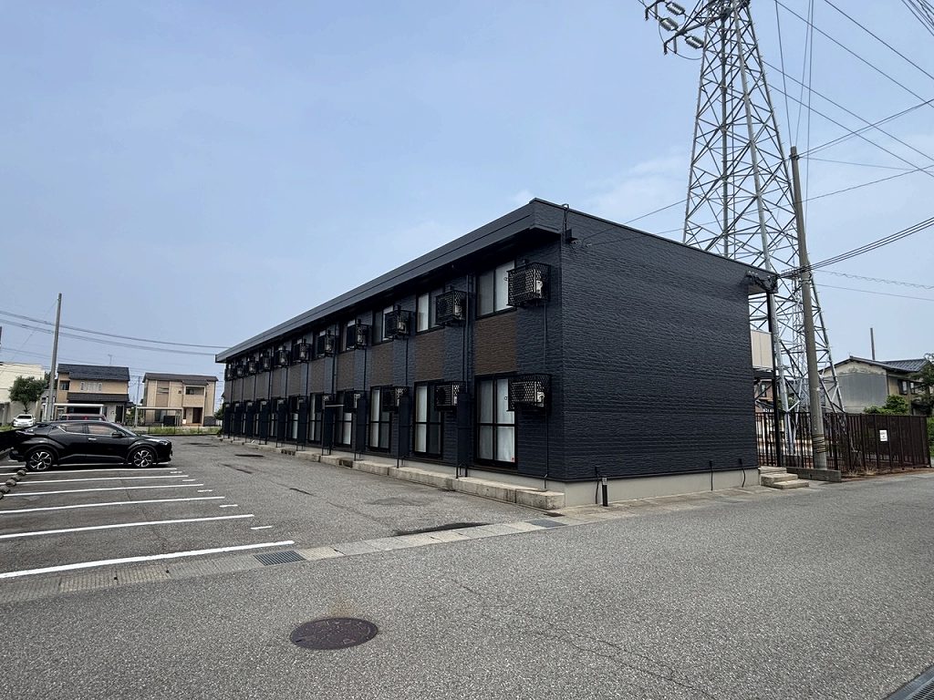 松任駅より徒歩18分 築18年2ヶ月 2階建の賃貸物件