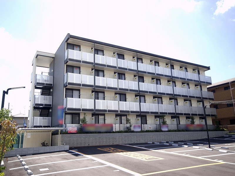 木津駅よりバス19分 築18年 4階建の賃貸物件