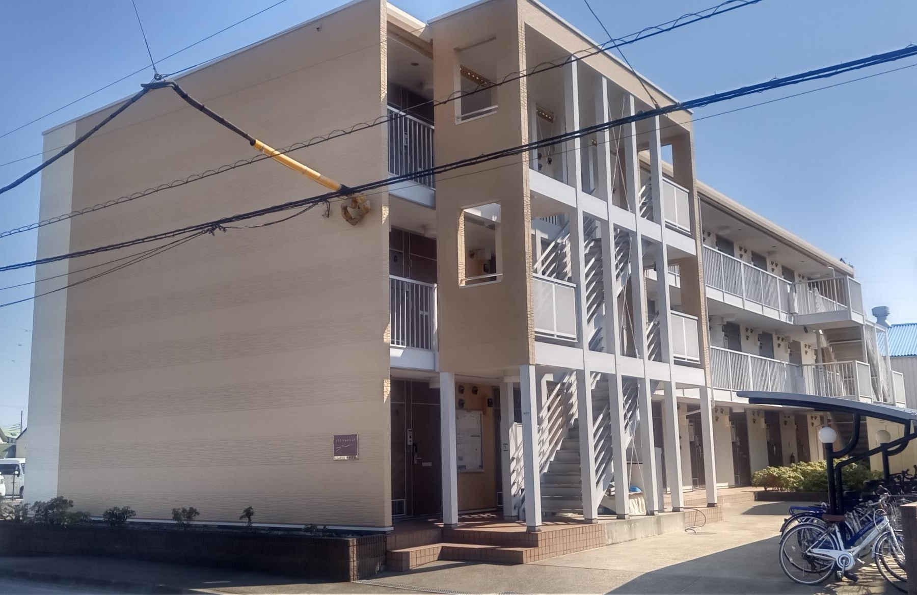 倉見駅より徒歩12分 築17年5ヶ月 3階建の賃貸物件