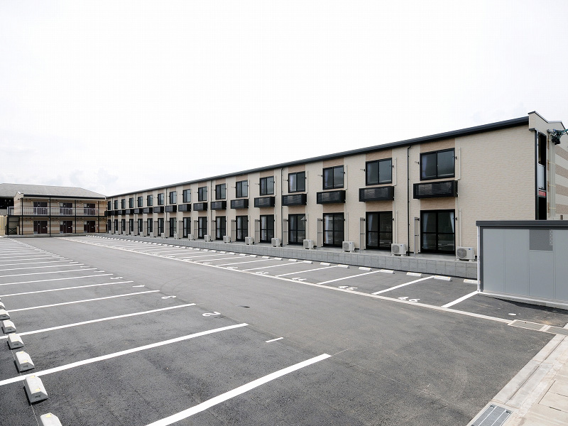 久居駅よりバス4分 築17年5ヶ月 2階建の賃貸物件