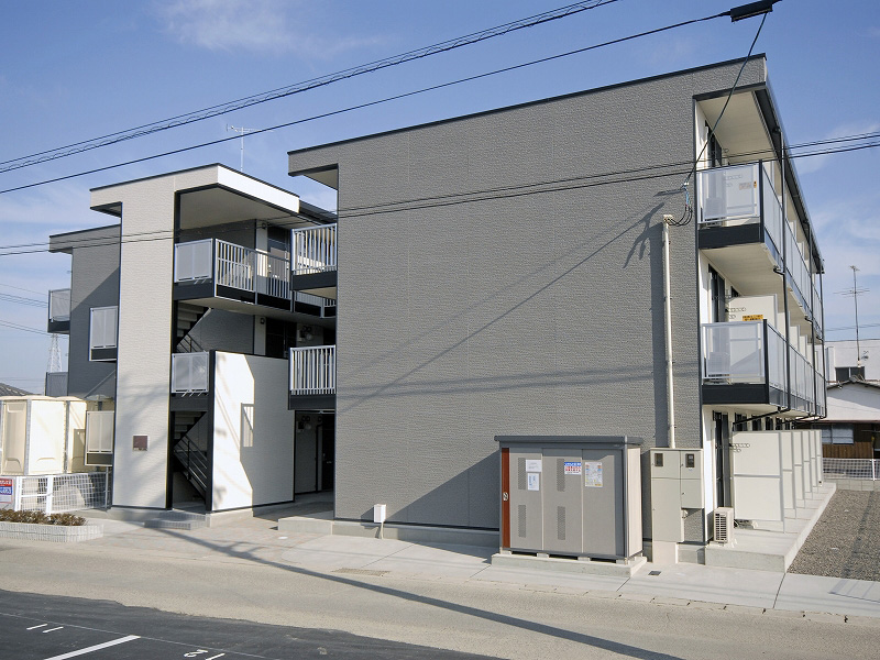 壬生川駅より徒歩20分 築18年 3階建の賃貸物件
