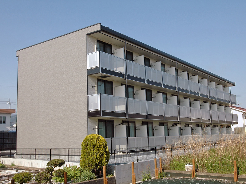 土佐山田駅より徒歩11分 築17年8ヶ月 3階建の賃貸物件