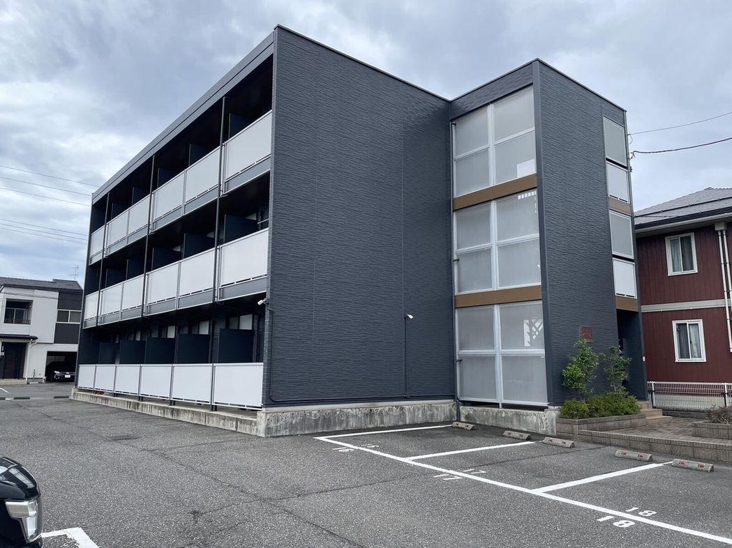 荻川駅より徒歩14分 築17年10ヶ月 3階建の賃貸物件