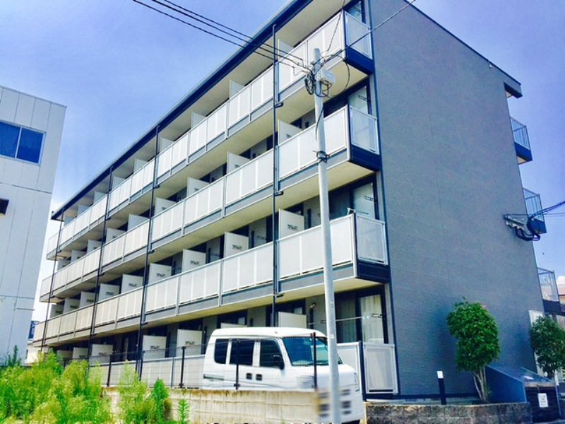 鹿児島中央駅より徒歩13分 築17年9ヶ月 4階建の賃貸物件