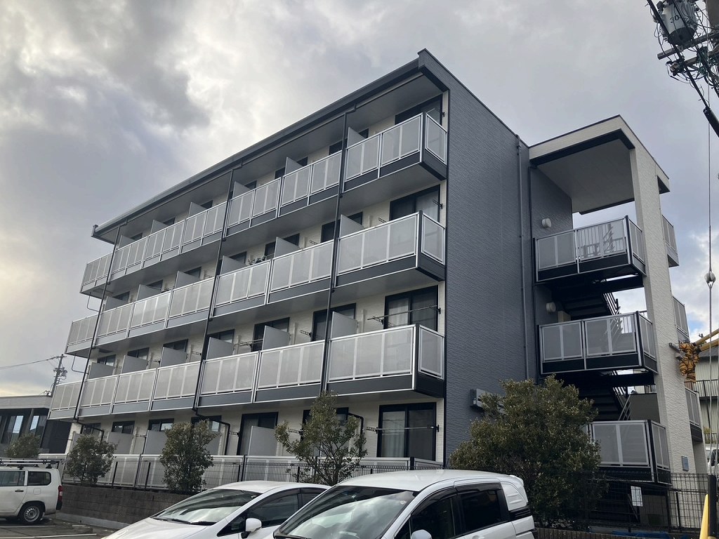 八幡新田駅より徒歩5分 築17年 4階建の賃貸物件