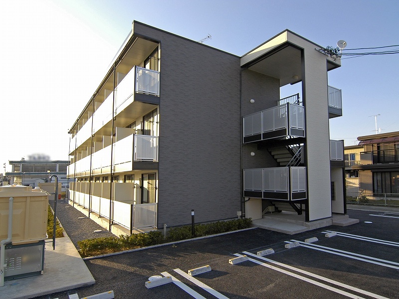 磐田駅よりバス25分 築17年9ヶ月 3階建の賃貸物件