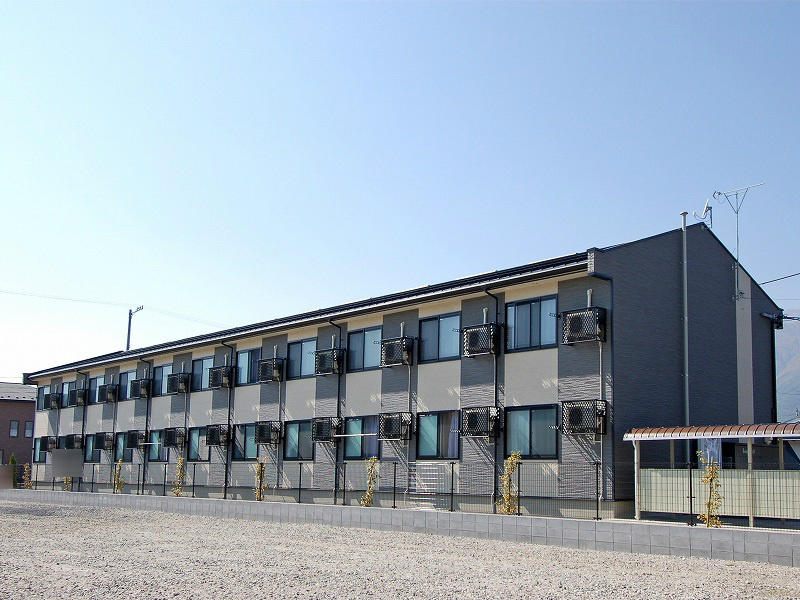 駒ケ根駅より徒歩13分 築17年3ヶ月 2階建の賃貸物件