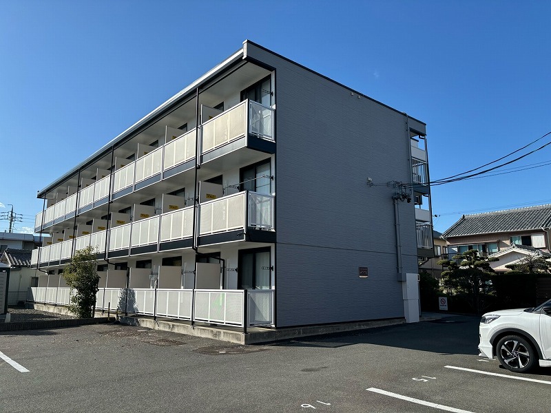 前畑駅より徒歩8分 築17年2ヶ月 3階建の賃貸物件