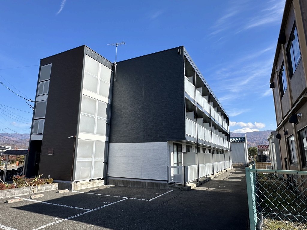 村井駅より徒歩11分 築17年6ヶ月 3階建の賃貸物件