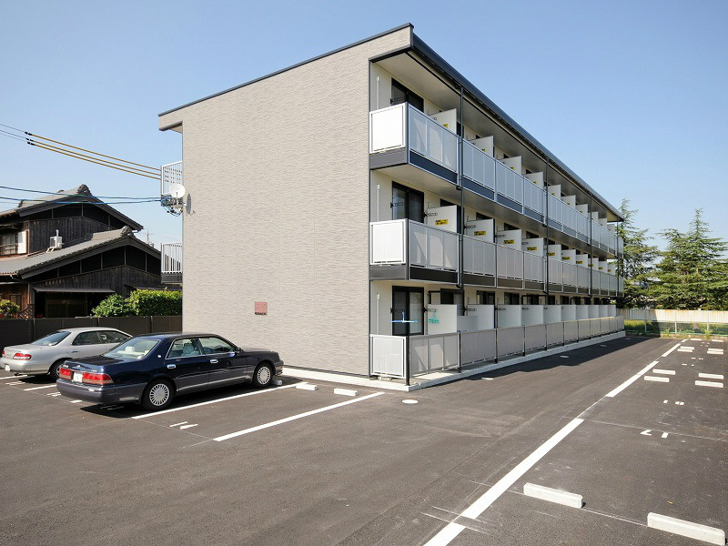 四日市駅より徒歩19分 築17年2ヶ月 3階建の賃貸物件