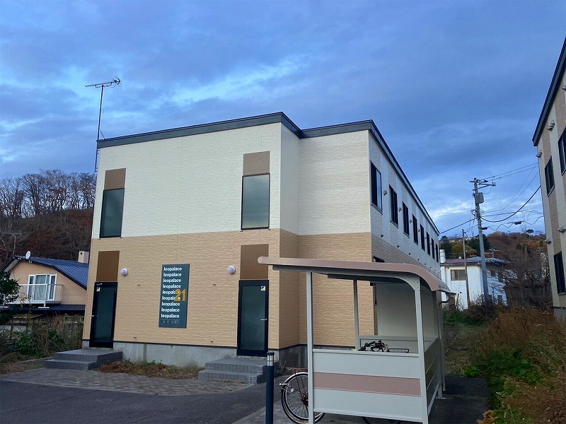 母恋駅よりバス5分 築16年10ヶ月 2階建の賃貸物件