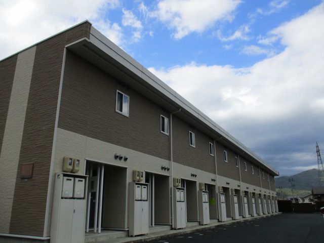 かみのやま温泉駅よりバス3分 築17年7ヶ月 2階建の賃貸物件