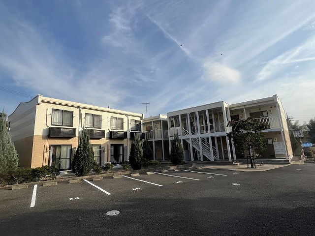 白沢駅より徒歩5分 築17年9ヶ月 2階建の賃貸物件