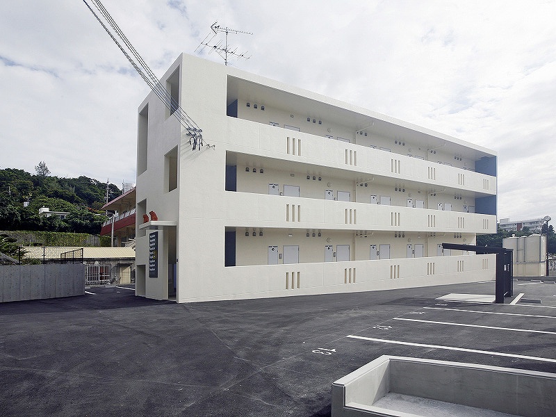 県庁前駅よりバス53分 築17年2ヶ月 3階建の賃貸物件