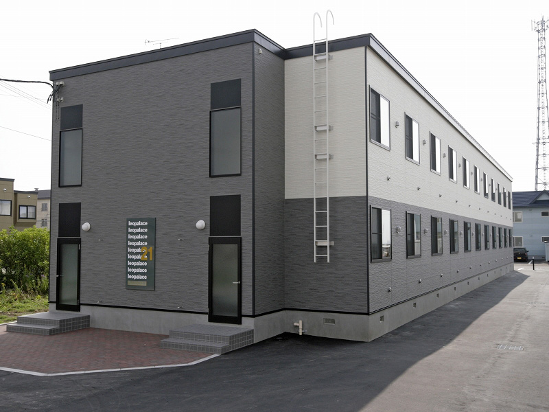 苫小牧駅よりバス20分 築17年2ヶ月 2階建の賃貸物件