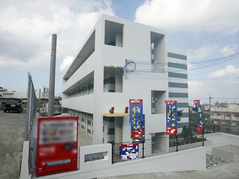 古島駅よりバス67分 築17年2ヶ月 3階建の賃貸物件