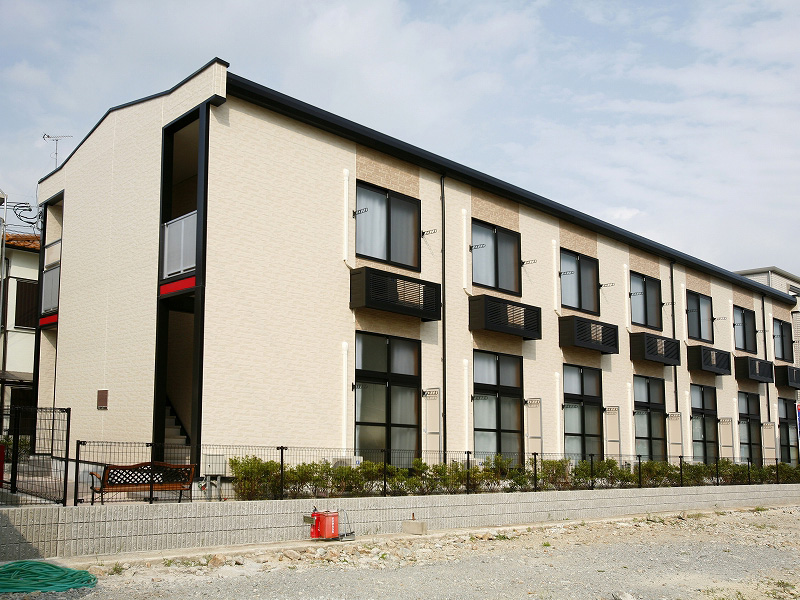 三田駅より徒歩7分 築17年2ヶ月 2階建の賃貸物件