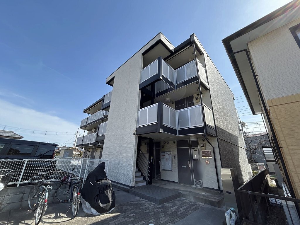 南浦和駅より徒歩31分 3階 築18年の賃貸物件