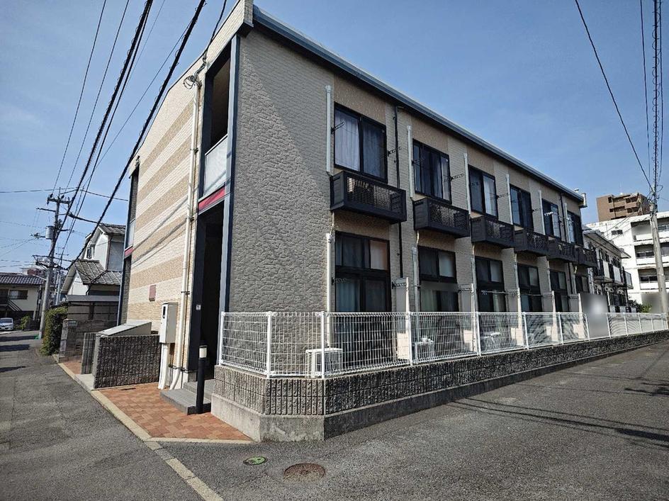 松山市駅よりバス16分 築17年7ヶ月 2階建の賃貸物件