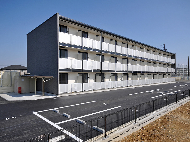 鈴鹿市駅よりバス8分 築16年11ヶ月 3階建の賃貸物件