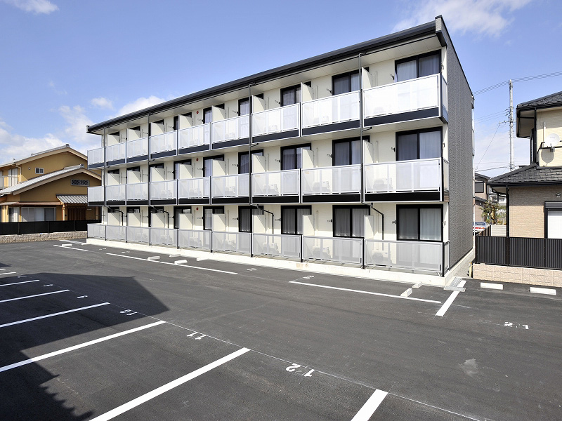 藤枝駅よりバス25分 築16年11ヶ月 3階建の賃貸物件