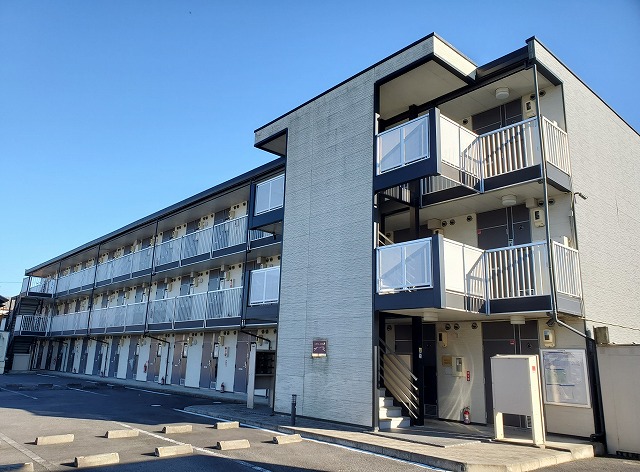 西大手駅より徒歩11分 築17年3ヶ月 3階建の賃貸物件