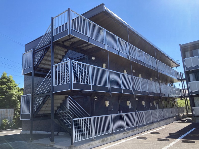 長太ノ浦駅より徒歩14分 築17年1ヶ月 3階建の賃貸物件