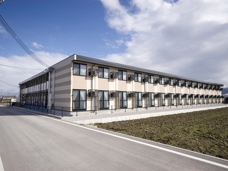 愛知川駅より徒歩19分 築16年9ヶ月 2階建の賃貸物件