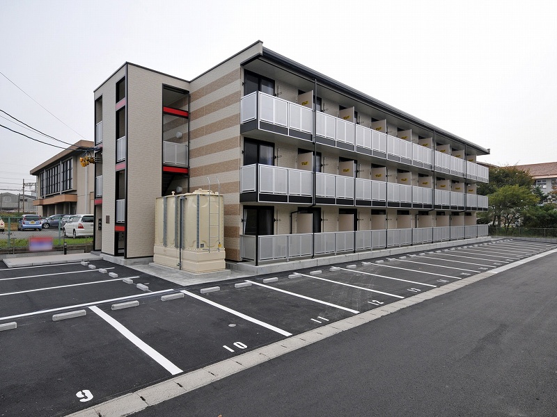 海山道駅より徒歩11分 築17年3ヶ月 3階建の賃貸物件