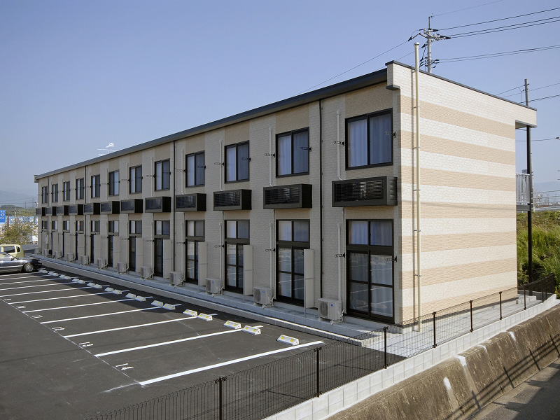 東津山駅よりバス3分 築17年3ヶ月 2階建の賃貸物件