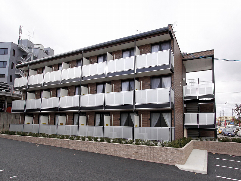 豊田市駅よりバス8分 築16年10ヶ月 3階建の賃貸物件