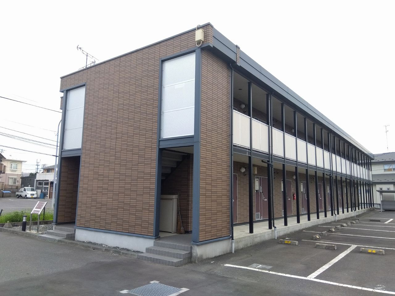 本八戸駅より徒歩12分 築17年9ヶ月 2階建の賃貸物件