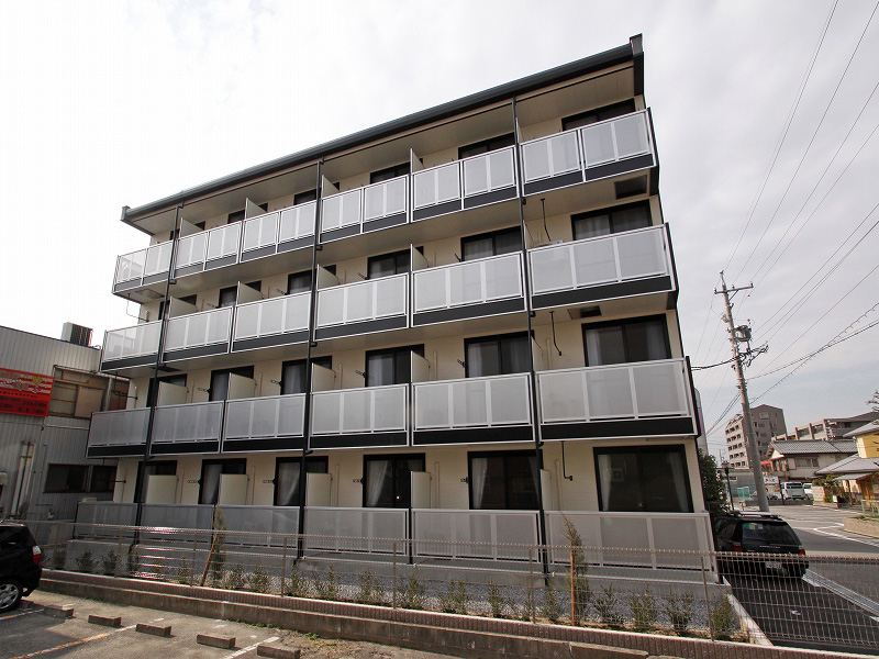 六名駅より徒歩17分 築16年9ヶ月 4階建の賃貸物件