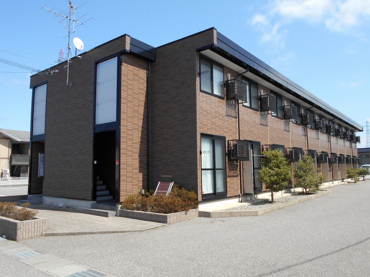 羽咋駅より徒歩19分 築17年1ヶ月 2階建の賃貸物件