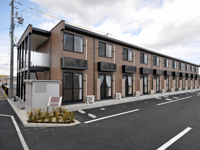 近鉄富田駅より徒歩10分 築16年9ヶ月 2階建の賃貸物件