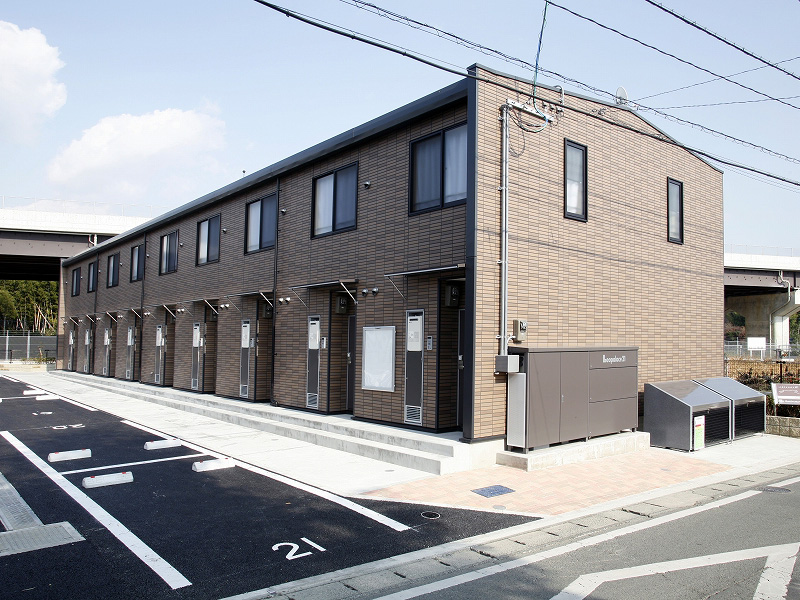 新須屋駅より徒歩4分 築17年6ヶ月 2階建の賃貸物件