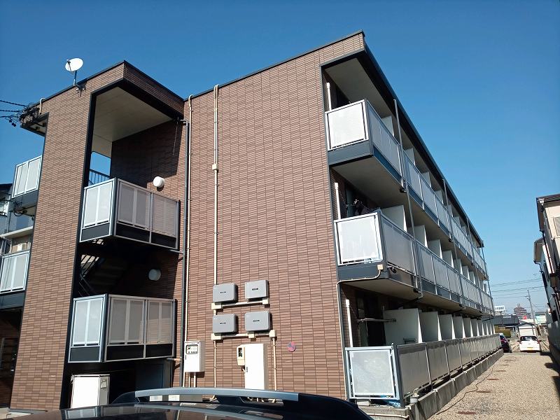 比良駅より徒歩23分 築16年9ヶ月 3階建の賃貸物件
