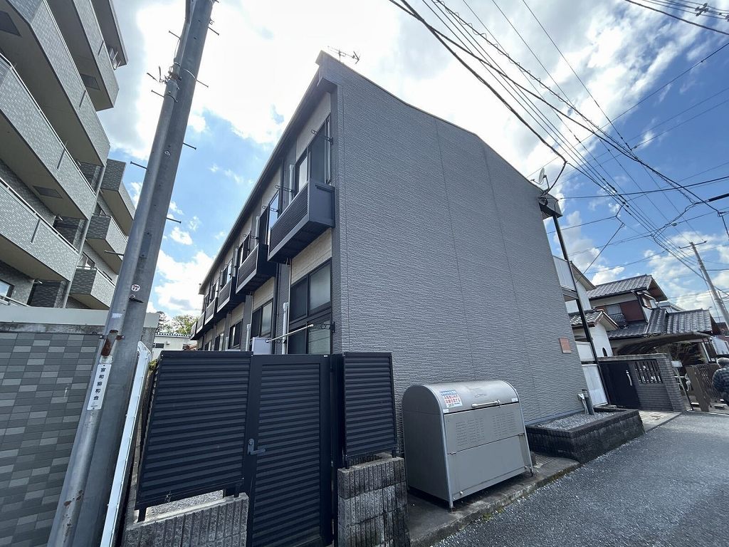 坂戸駅より徒歩7分 築17年4ヶ月 2階建の賃貸物件