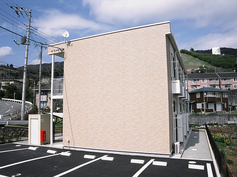 新松田駅より徒歩12分 築16年8ヶ月 2階建の賃貸物件