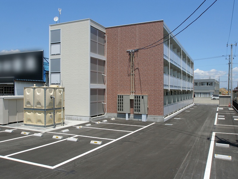 郡山駅よりバス14分 築16年9ヶ月 3階建の賃貸物件