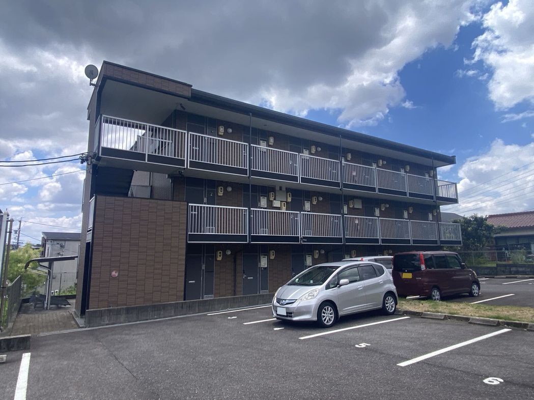 大森・金城学院前駅より徒歩16分 築16年2ヶ月 3階建の賃貸物件