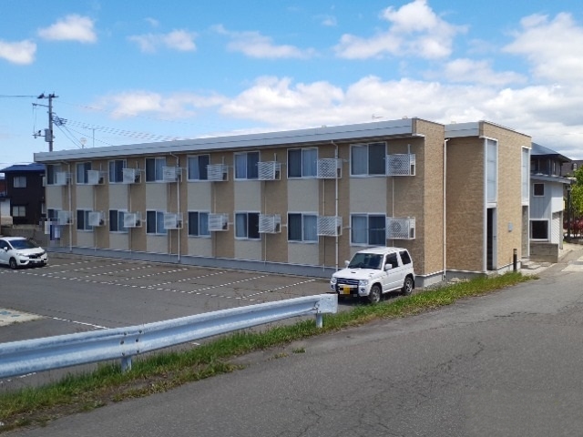 五所川原駅よりバス10分 築16年7ヶ月 2階建の賃貸物件