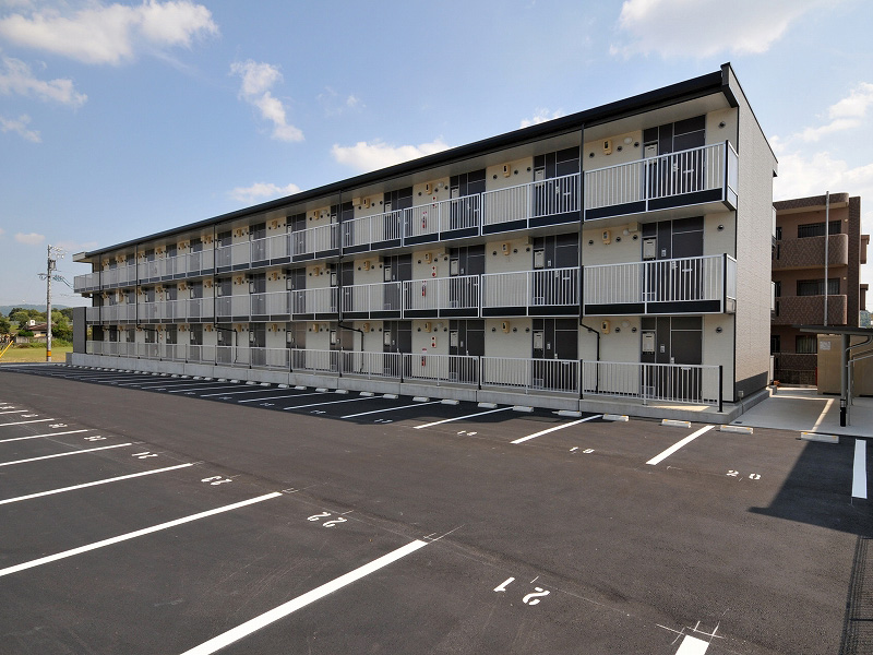 西大手駅より徒歩20分 築16年3ヶ月 3階建の賃貸物件