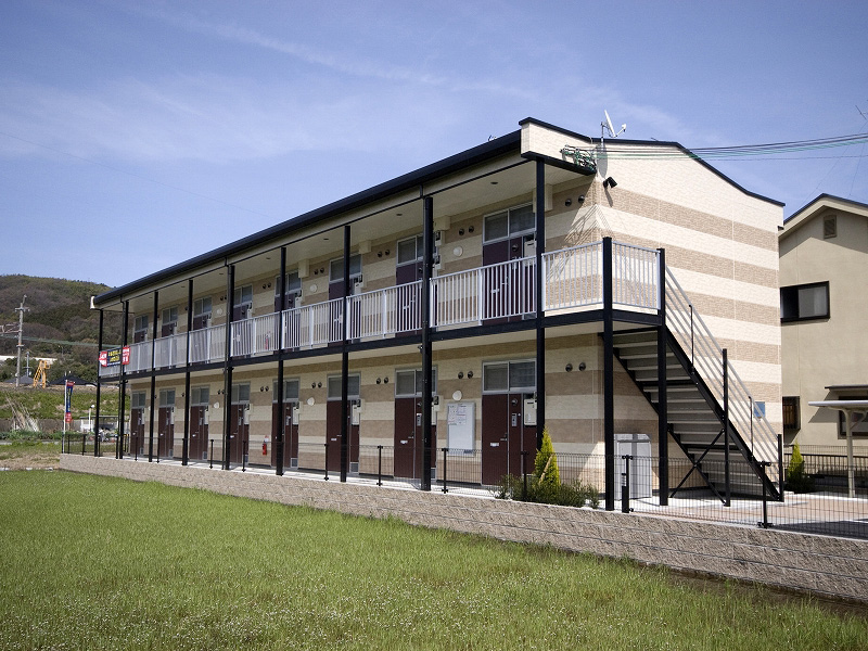 高槻駅よりバス15分 築16年8ヶ月 2階建の賃貸物件