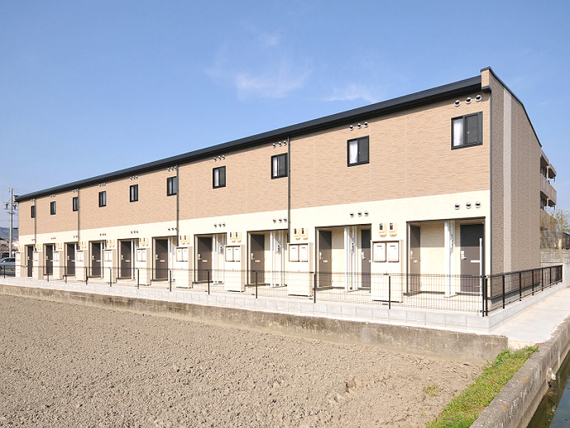 西大手駅より徒歩20分 築16年9ヶ月 2階建の賃貸物件