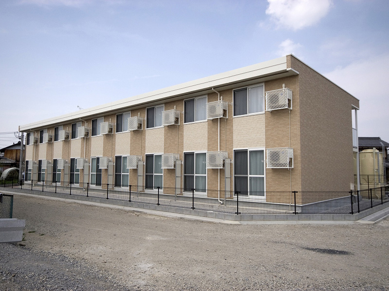 愛知川駅より徒歩17分 築16年7ヶ月 2階建の賃貸物件